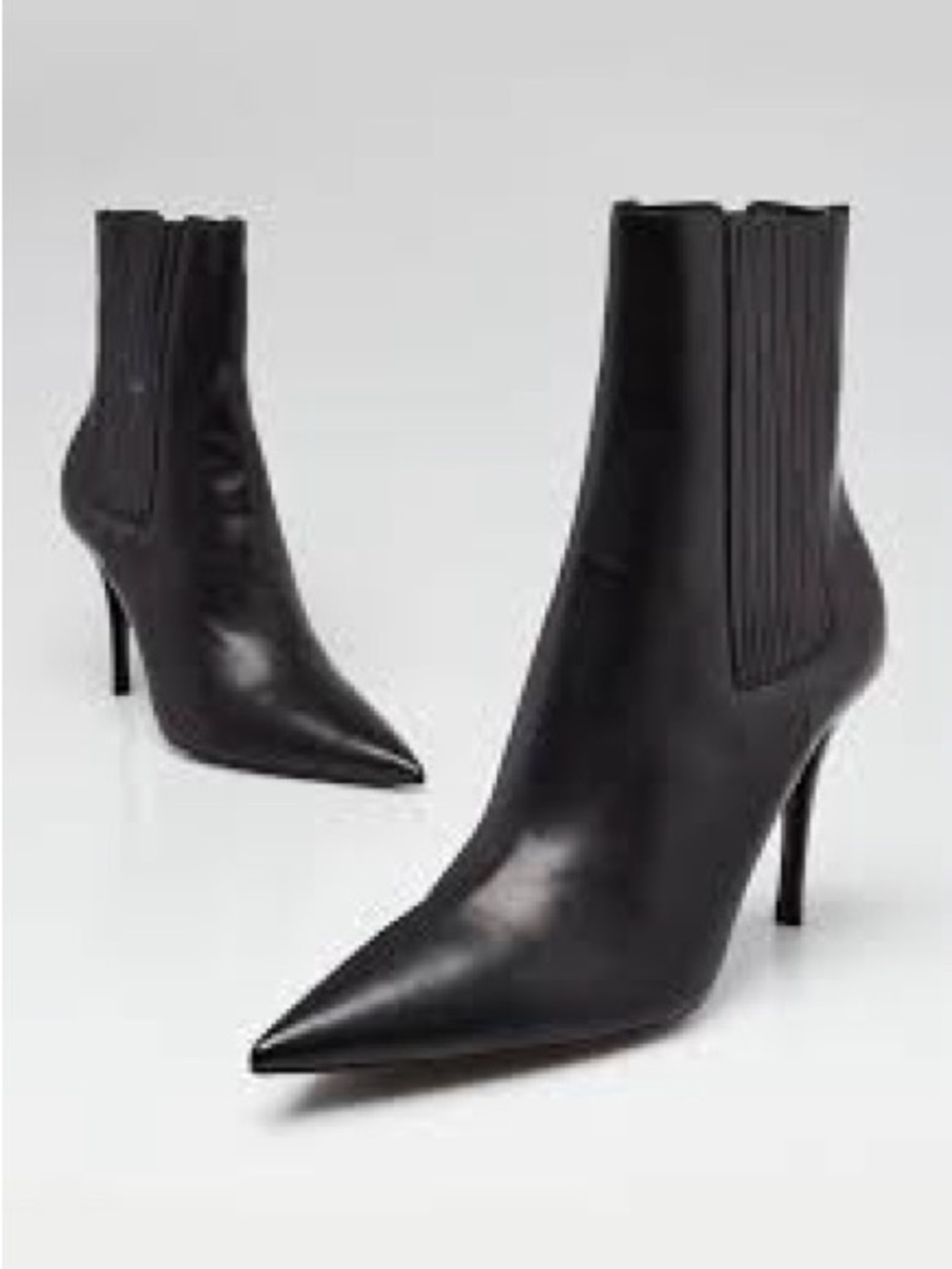 Saint Laurent YSL Lexi Heeled Chelsea Boots | Black Leather | Like New